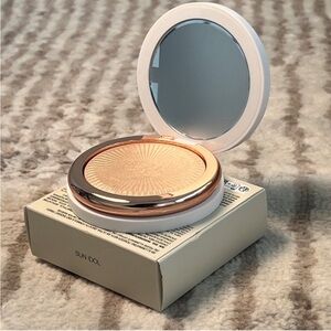 Anastasia glow seeker highlighter in Sun Idol ✨